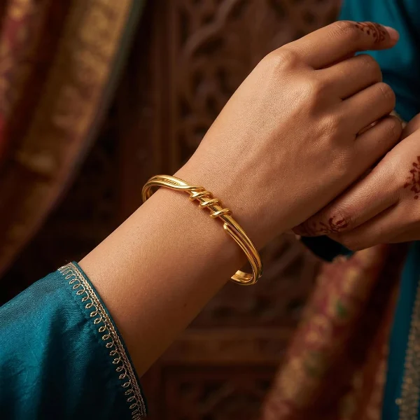 Sculpture Gold Cuff — Shreeji Jewellery